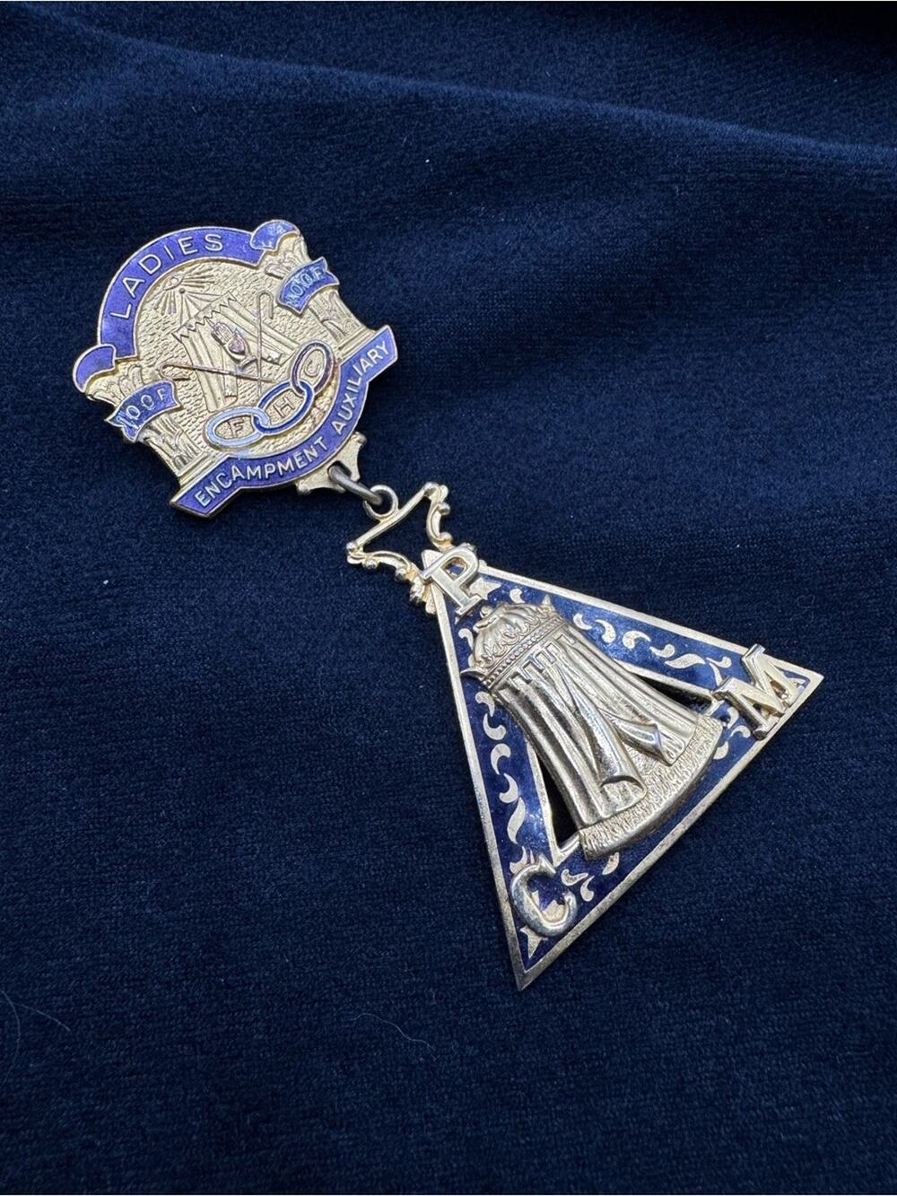 Odd Fellows Ladies Encampment Auxiliary L.E.A. Medal Badge Matriarch